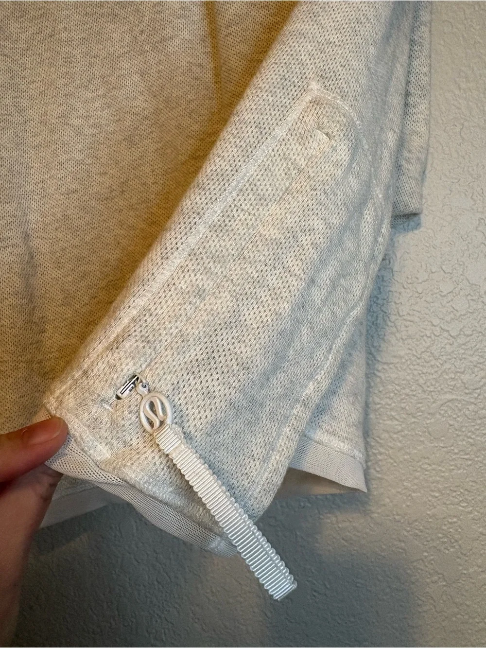 Lululemon Sun Salutation Circle Scarf Heathered Grey White